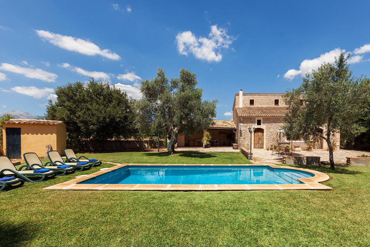 Pool der Finca Son Frari bei Búger, Mallorca