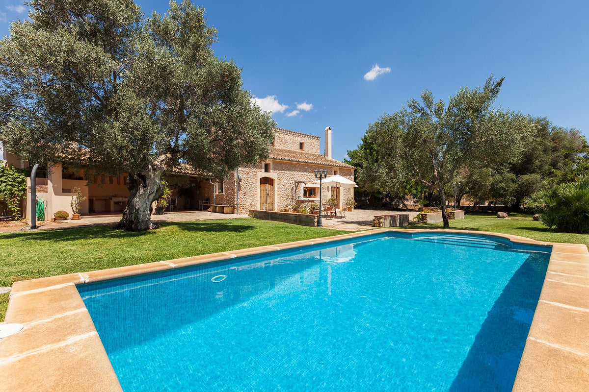 Pool der Finca Son Frari bei Búger, Mallorca