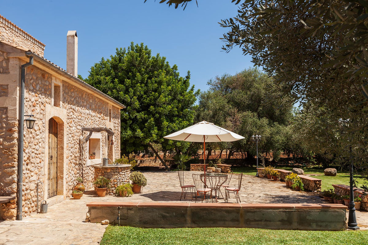Terrasse der Finca Son Frari bei Búger, Mallorca
