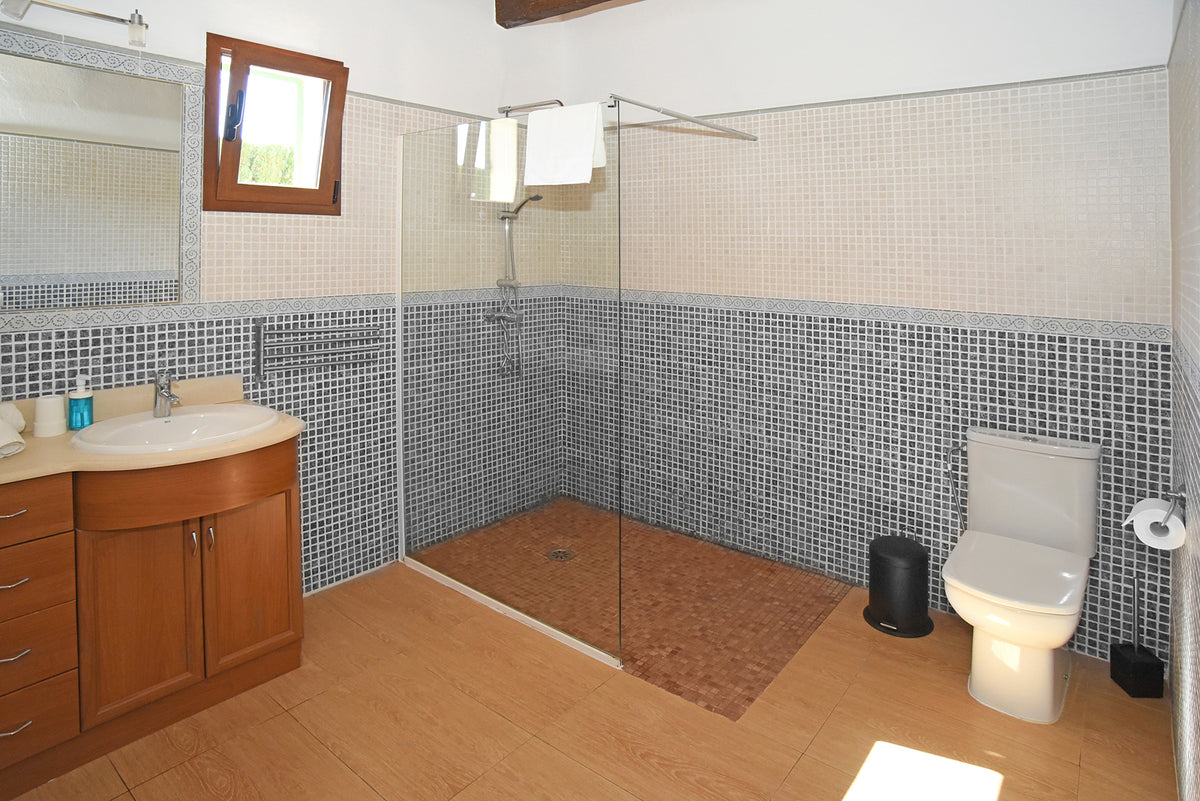 Blick ins Badezimmer der Finca Son Lluny bei Sencelles, Mallorca