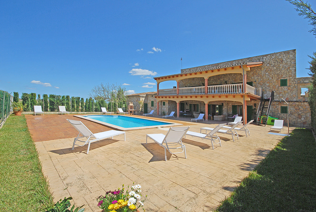 Poolbereich der Finca Son Lluny bei Sencelles, Mallorca