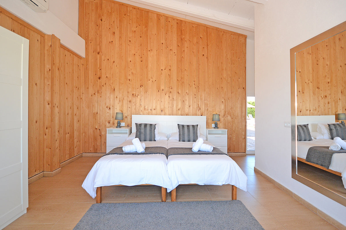Blick ins Schlafzimmer der Finca Son Lluny bei Sencelles, Mallorca