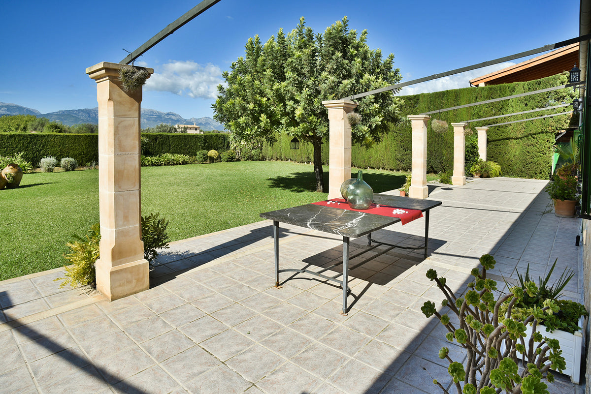 Terrasse der Finca Son Lluny bei Sencelles, Mallorca