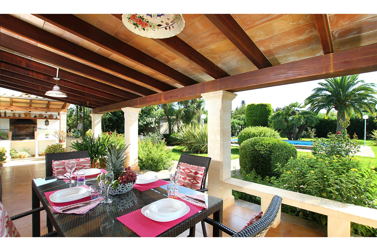 Terrasse der Finca Son Verd bei Pollença, Mallorca