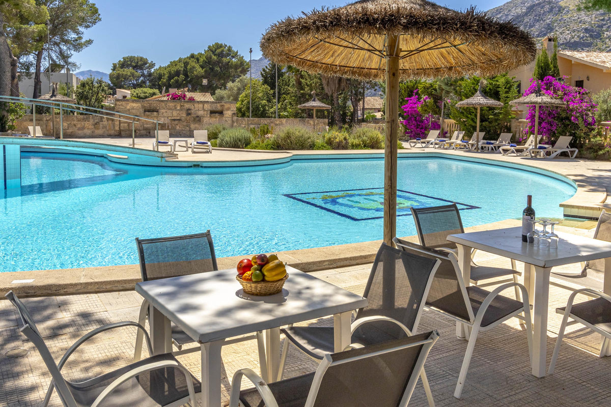 Terrasse der Finca Voramar Real bei Cala Sant Vicenç, Mallorca