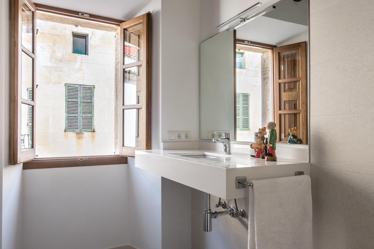 Badezimmer des Stadthauses Sa Pedra bei Pollença, Mallorca