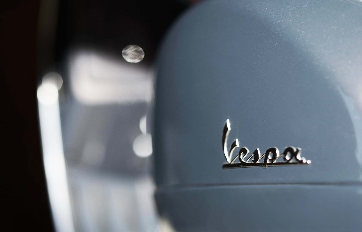Vespa-Schriftzug – Roller mieten auf Mallorca