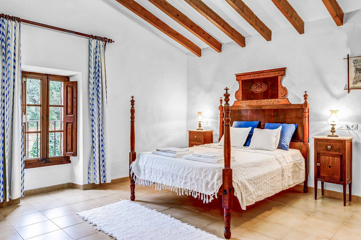 Schlafzimmer der Villa del Sol Vich bei Cala Sant Vicenç, Mallorca