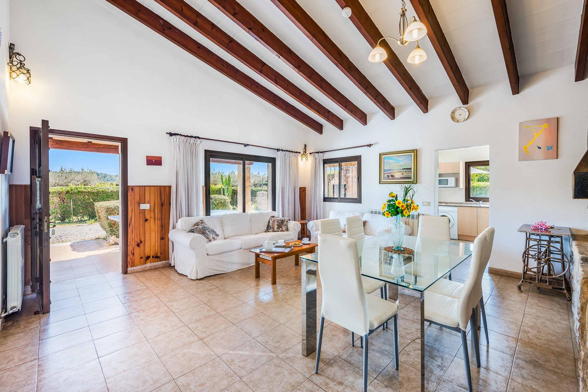 Essbereich der Villa Encantada bei Port de Pollença, Mallorca