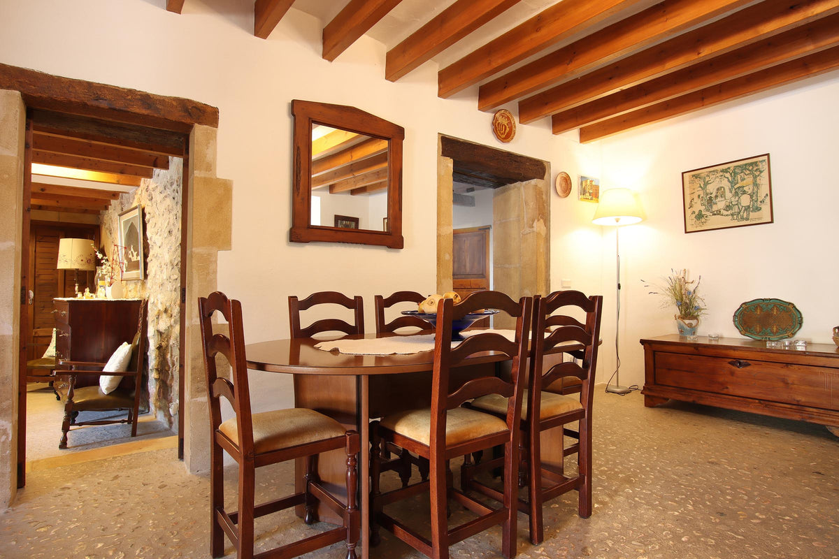 Essbereich der Villa Es Redoli bei Pollença, Mallorca