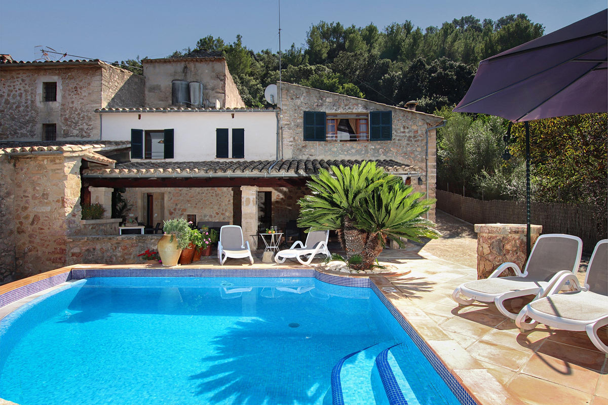 Pool der Villa Es Redoli bei Pollença, Mallorca