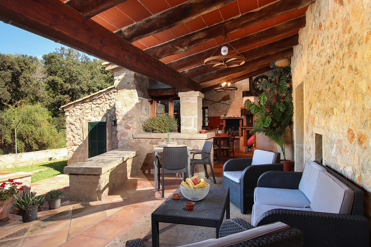 Terrasse der Villa Es Redoli bei Pollença, Mallorca