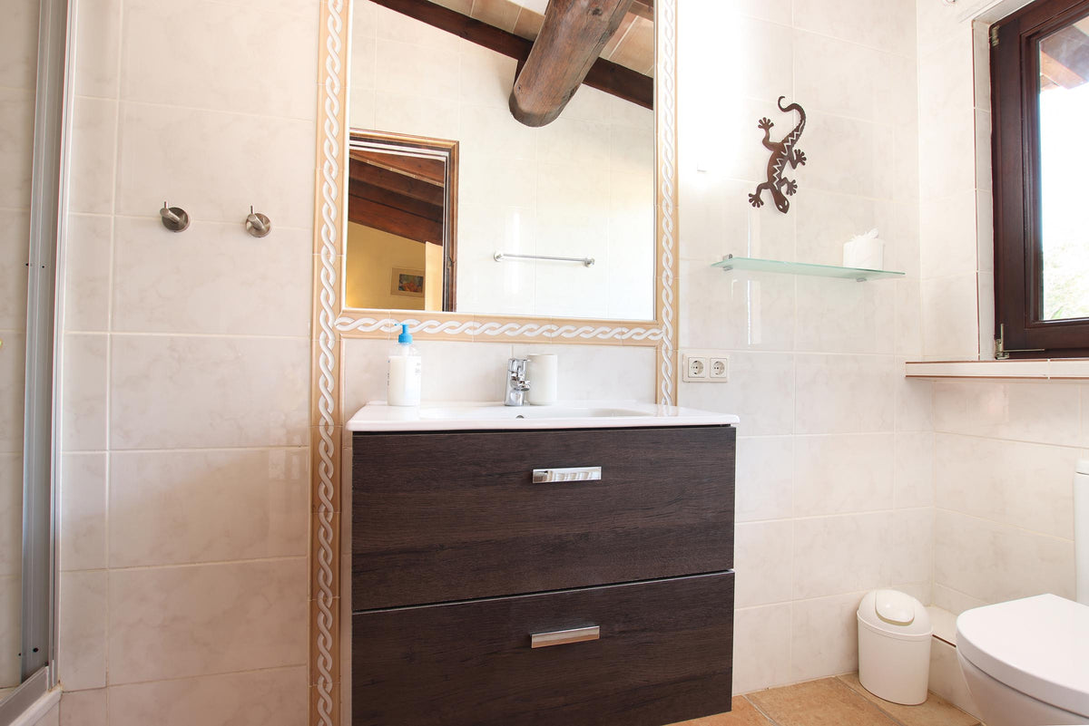 Badezimmer der Villa Horizonte bei Pollença, Mallorca