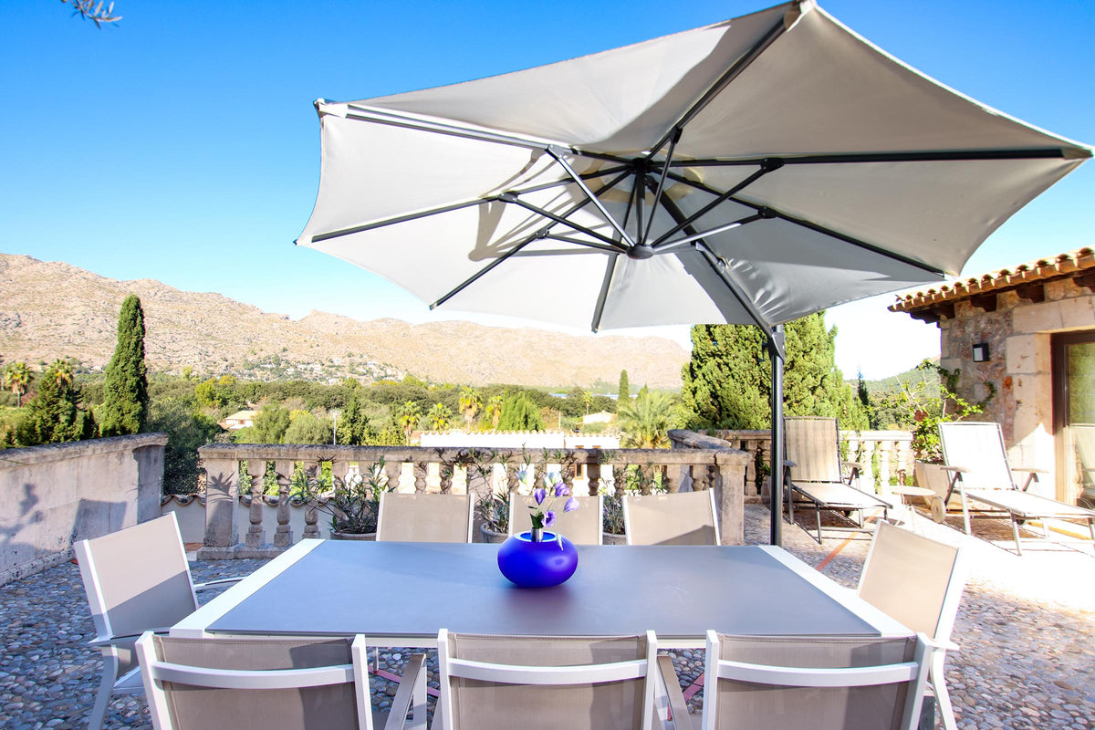 Terrasse der Villa Horizonte bei Pollença, Mallorca