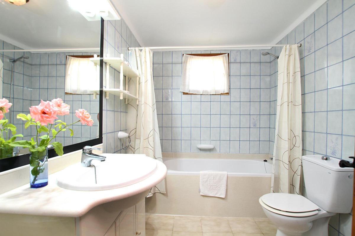 Badezimmer der Villa Maravida bei Pollença, Mallorca