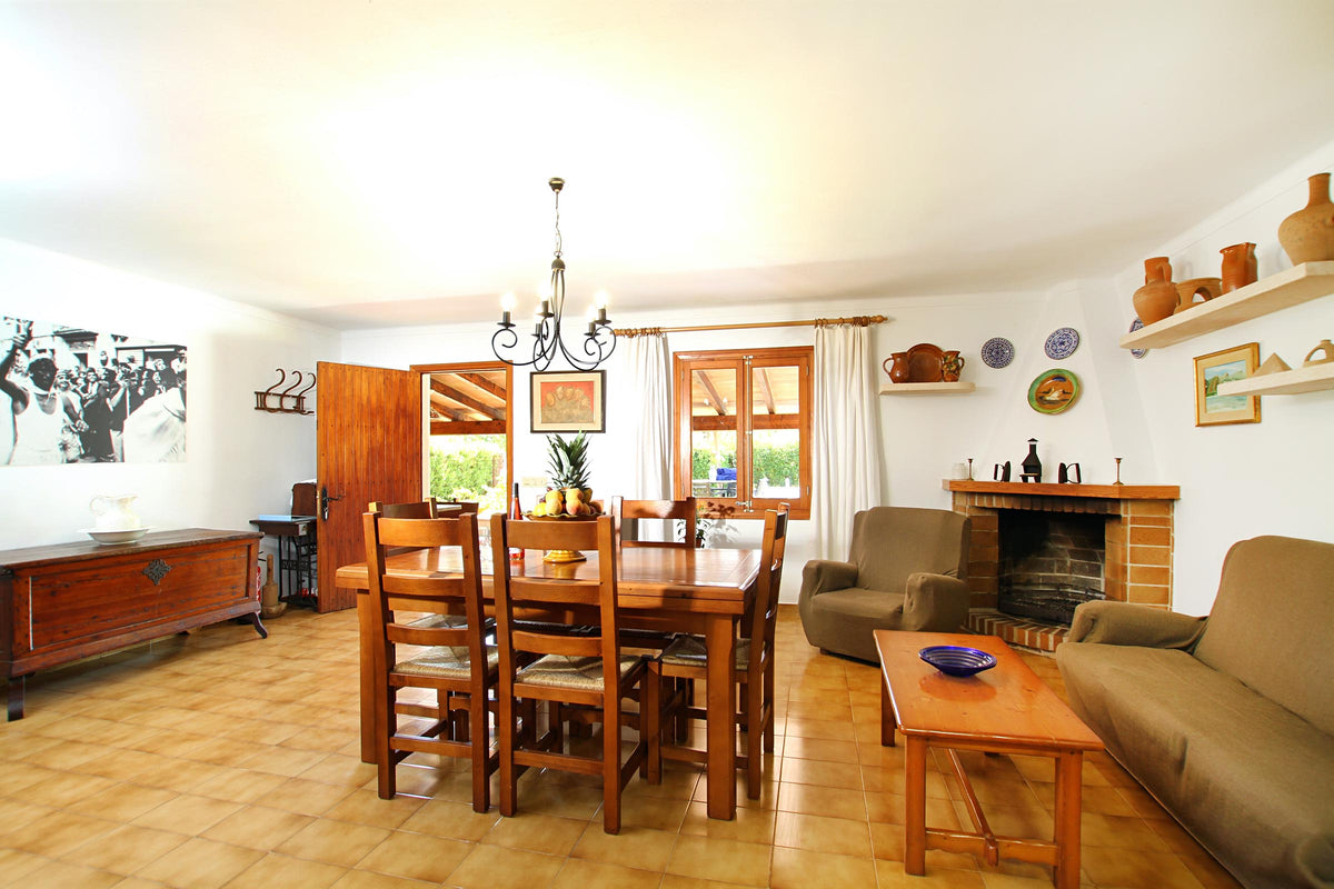 Essbereich der Villa Maravida bei Pollença, Mallorca