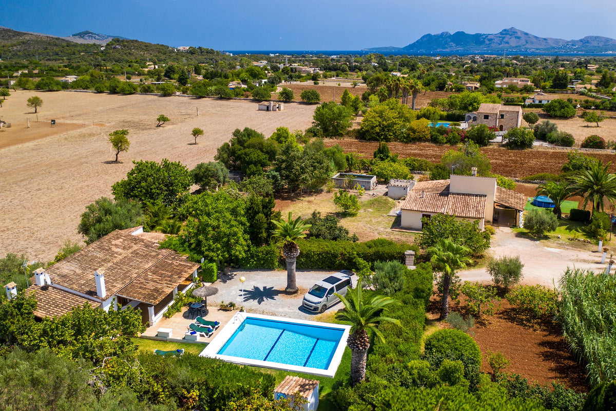 Pool der Villa Maravida bei Pollença, Mallorca