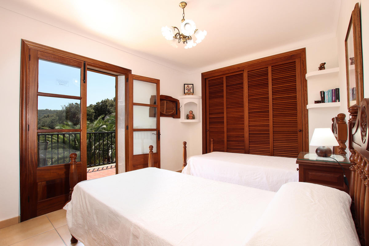Schlafzimmer der Villa Miraplomera bei Pollença, Mallorca
