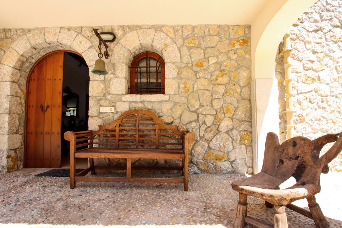 Terrasse der Villa Miraplomera bei Pollença, Mallorca