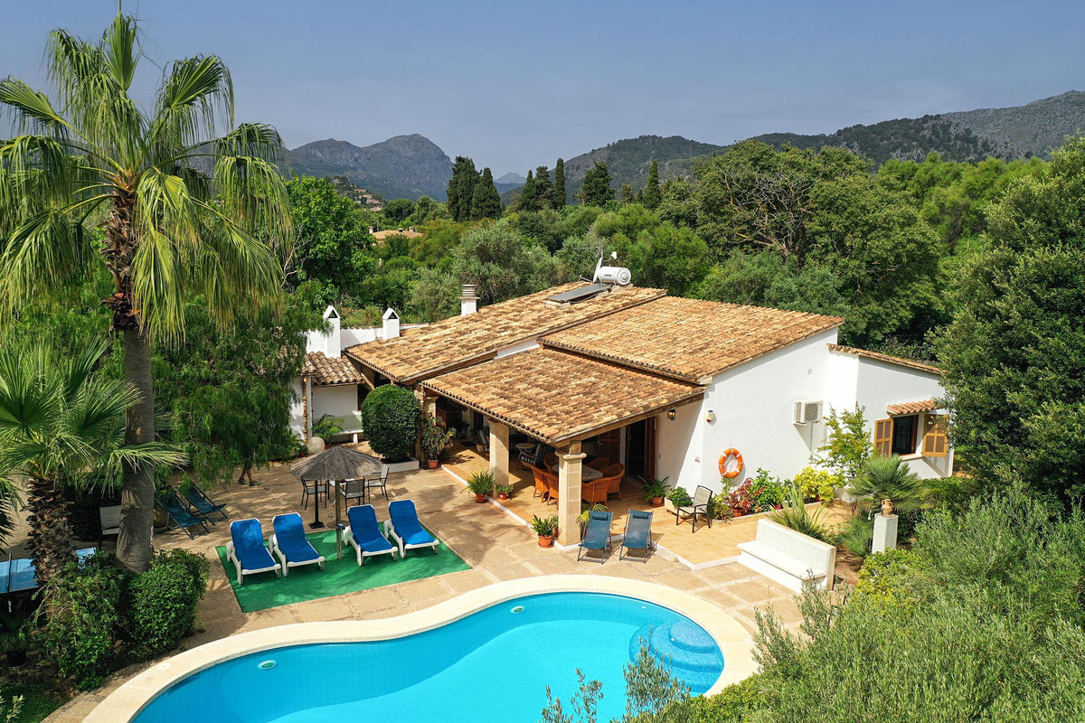 Pool der Villa Natura bei Pollença, Mallorca