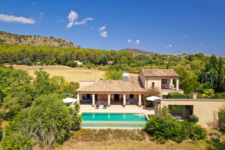 Pool der Villa Olas bei Pollença, Mallorca