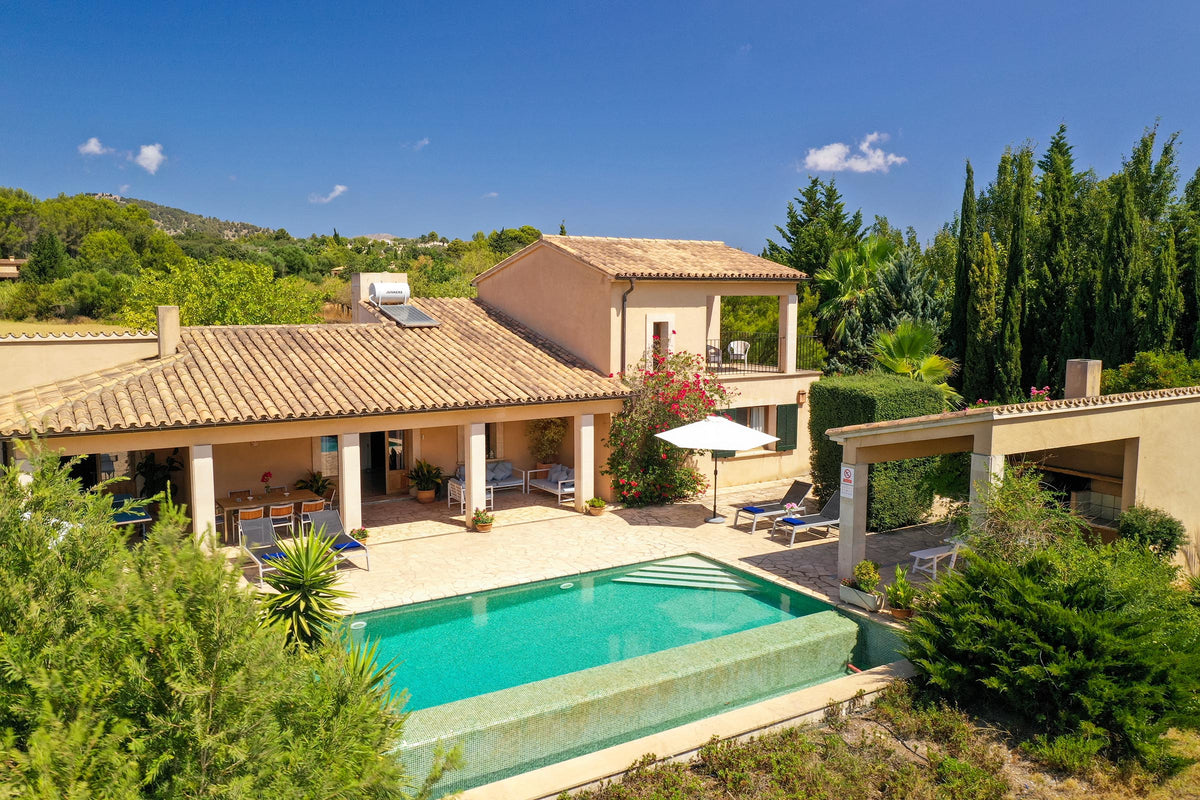 Pool der Villa Olas bei Pollença, Mallorca