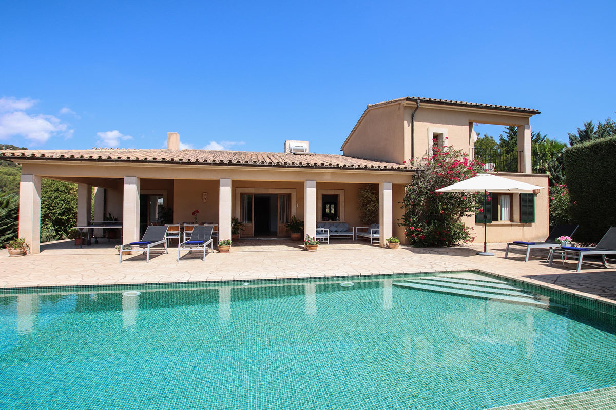 Pool der Villa Olas bei Pollença, Mallorca