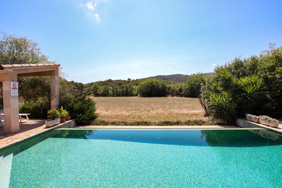 Pool der Villa Olas bei Pollença, Mallorca