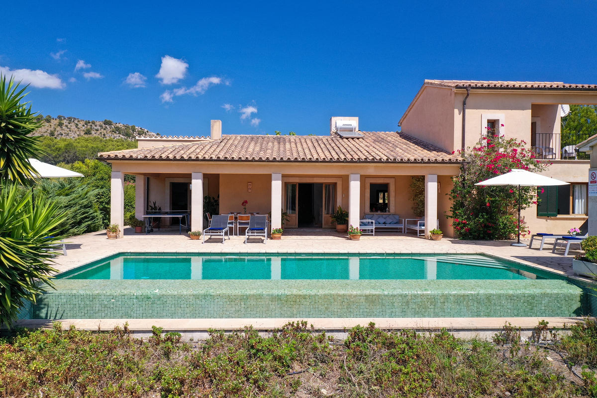 Pool der Villa Olas bei Pollença, Mallorca