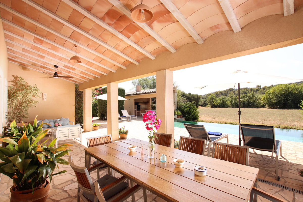 Terrasse der Villa Olas bei Pollença, Mallorca