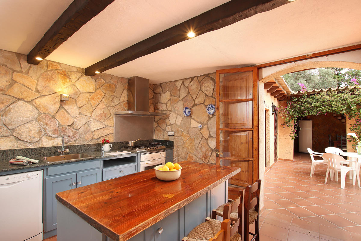 Küche der Villa Sa Lluna bei Pollença, Mallorca