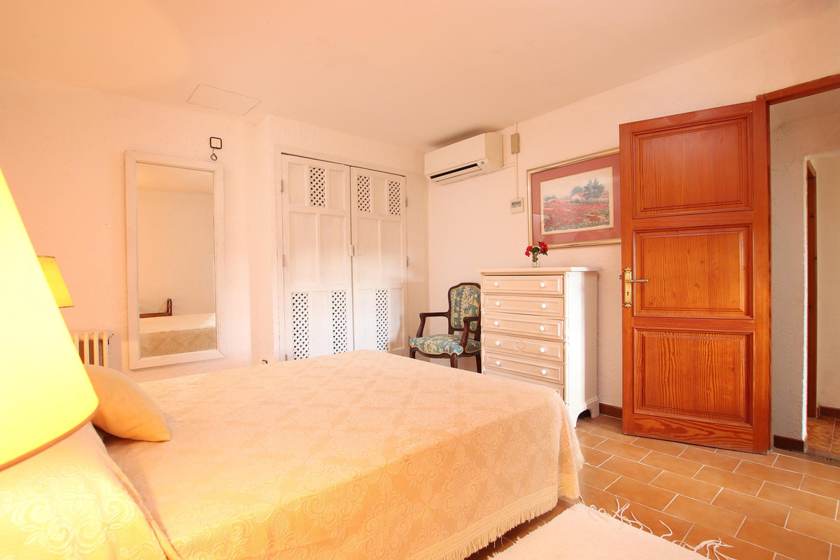 Schlafzimmer der Villa Sa Lluna bei Pollença, Mallorca