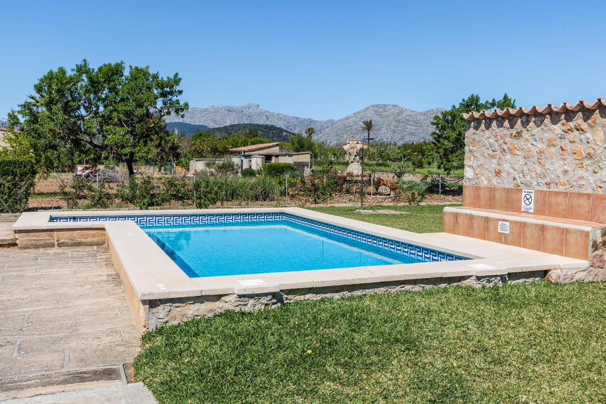 Pool der Villa Solanda bei Pollença, Mallorca