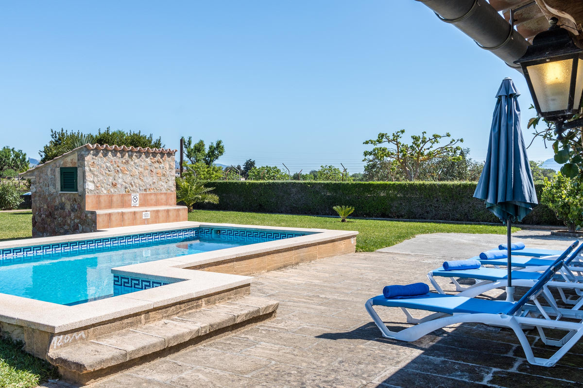 Pool der Villa Solanda bei Pollença, Mallorca