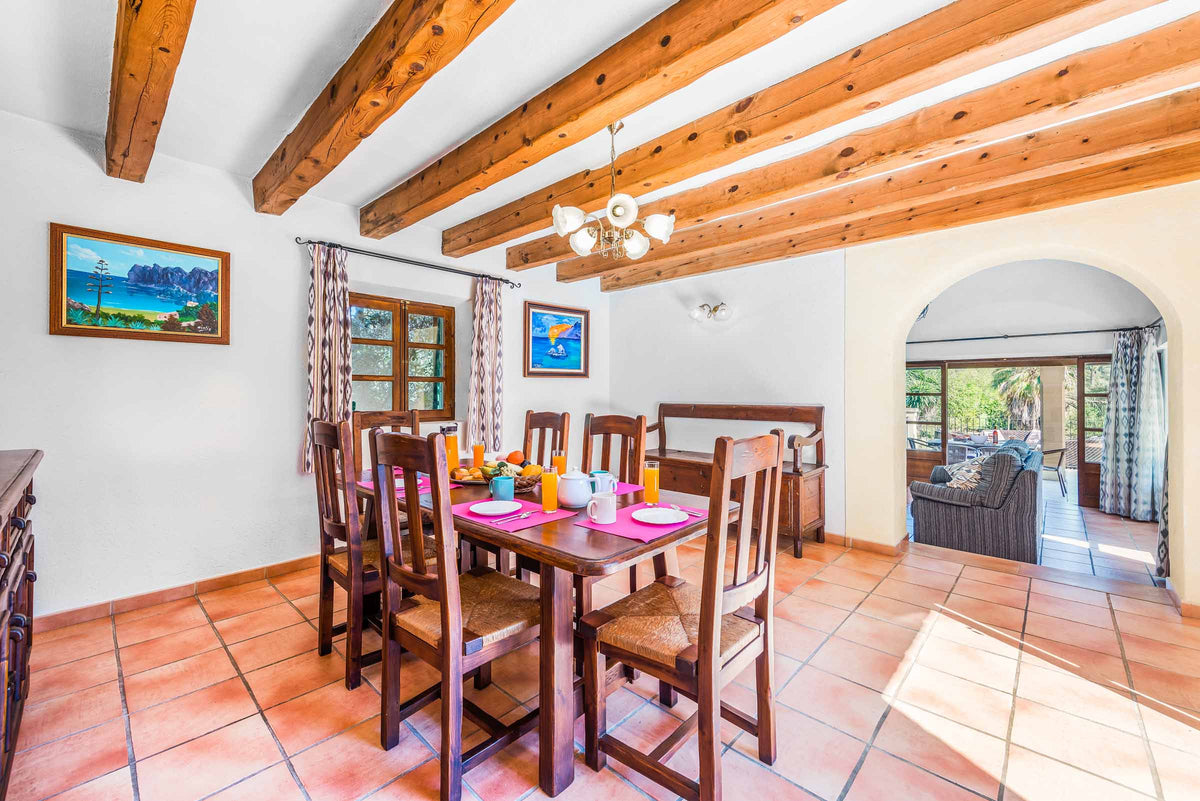Essbereich der Villa Son Amat bei Cala Sant Vicenç, Mallorca