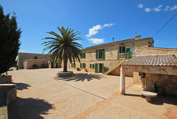 Ferienvermietungslizenz auf Mallorca: Woran ihr eine legale Finca erkennt