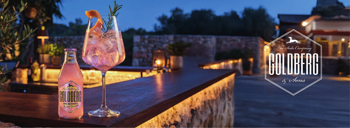 Gin Tonic auf der Terrasse einer Finca auf Mallorca – WOW BAR