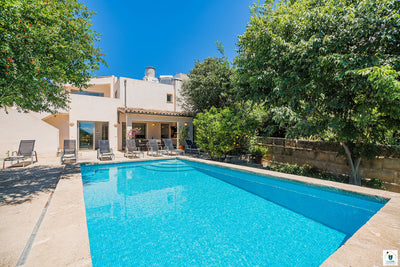 Ansicht des Stadthauses Casa Torres bei Pollença, Mallorca