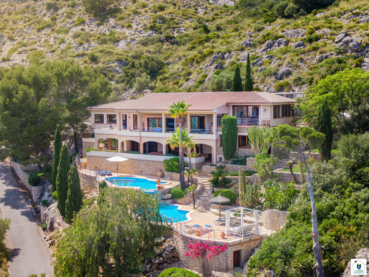 Außenansicht der Villa El Vila 133 bei Port de Pollença, Mallorca