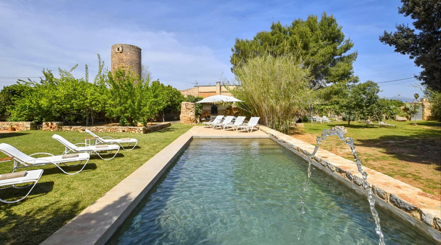 Pool im Herzen des Gartens.