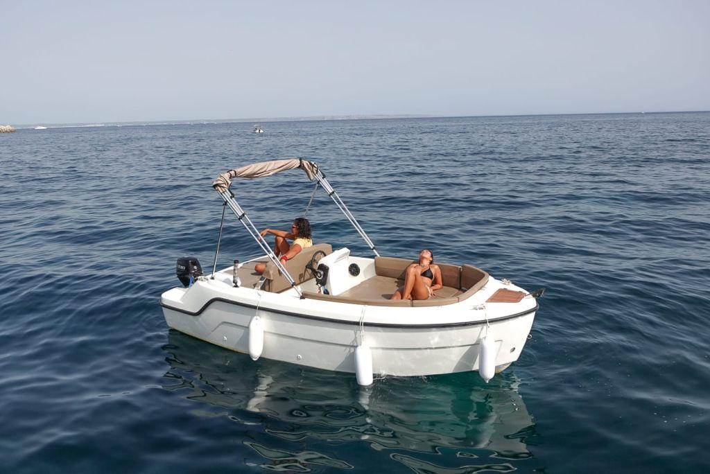 Aqua 5 m mit 40 PS mieten in Port de Pollença