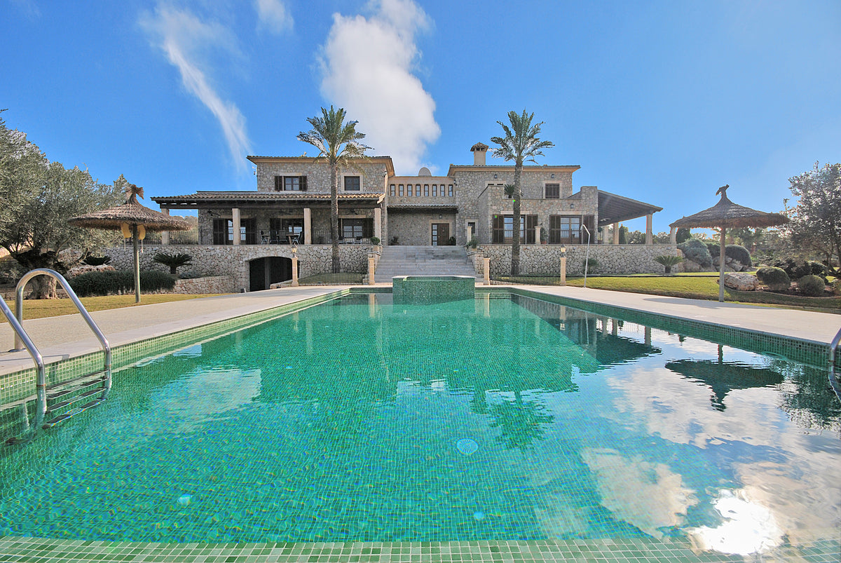 Poolbereich des Ferienhauses Grandina bei Ariany, Mallorca