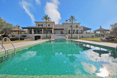 Poolbereich des Ferienhauses Grandina bei Ariany, Mallorca