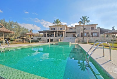 Poolbereich des Ferienhauses Grandina bei Ariany, Mallorca