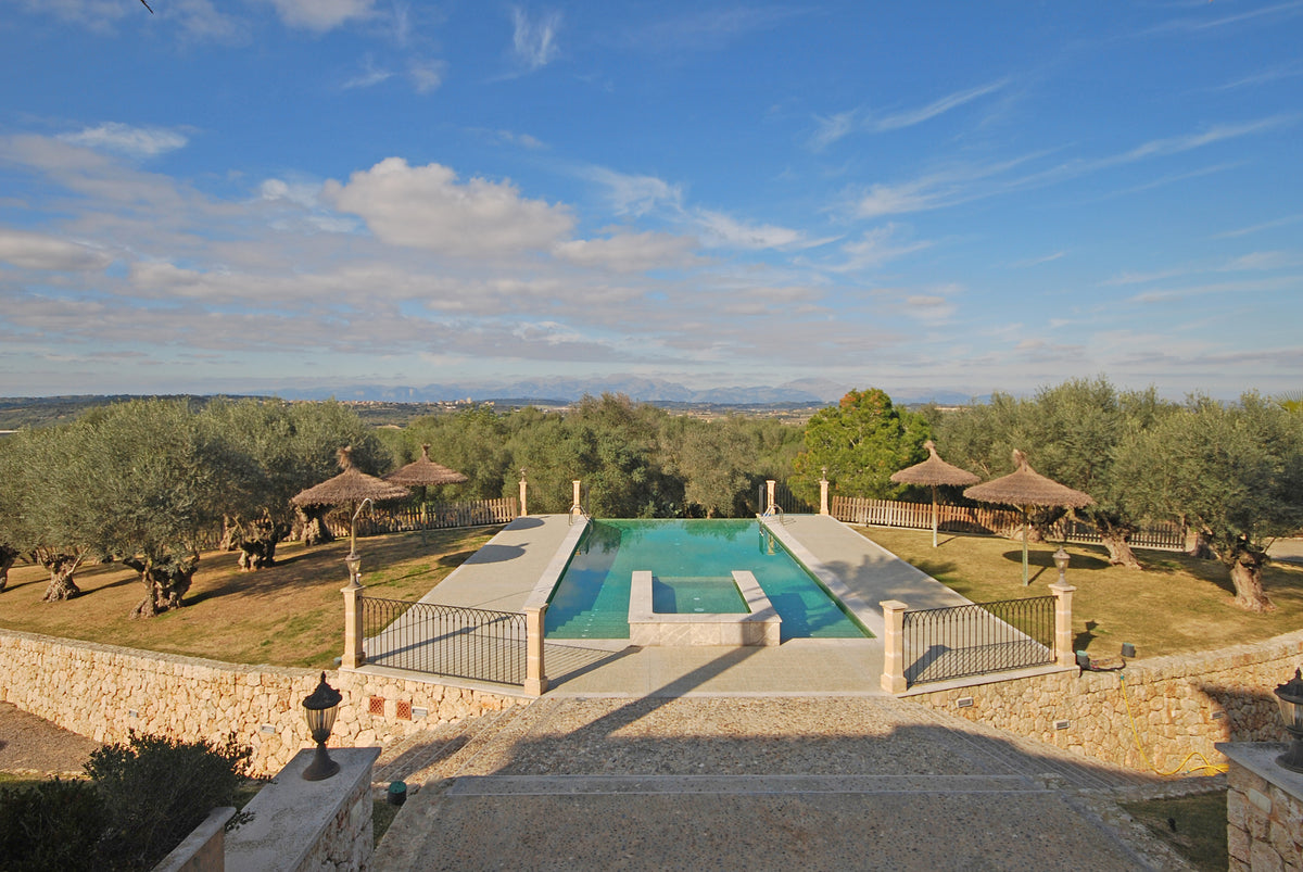 Poolbereich des Ferienhauses Grandina bei Ariany, Mallorca