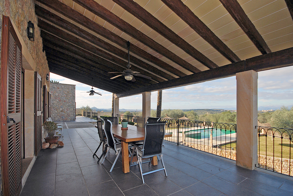Terrasse des Ferienhauses Grandina bei Ariany, Mallorca