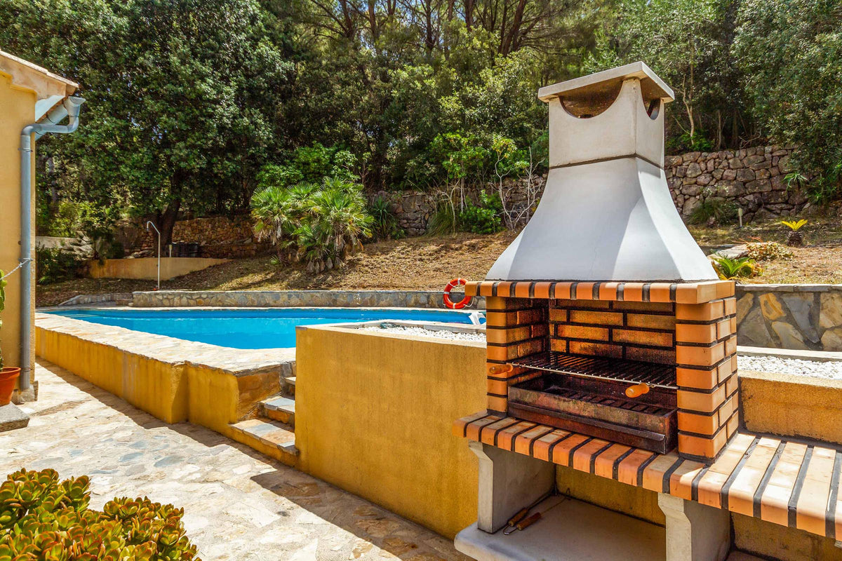 Grillbereich der Finca Amapola bei Cala Sant Vicenç, Mallorca