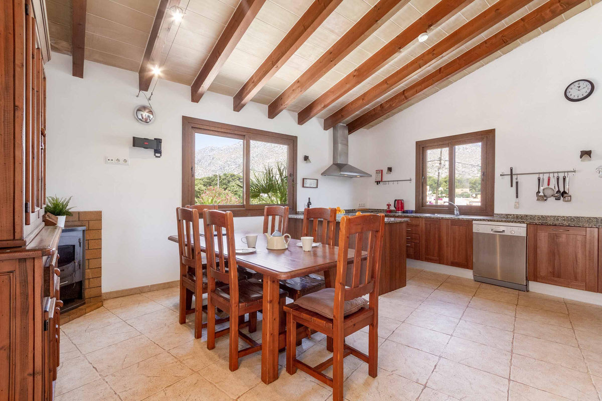 Küche der Finca Amapola bei Cala Sant Vicenç, Mallorca