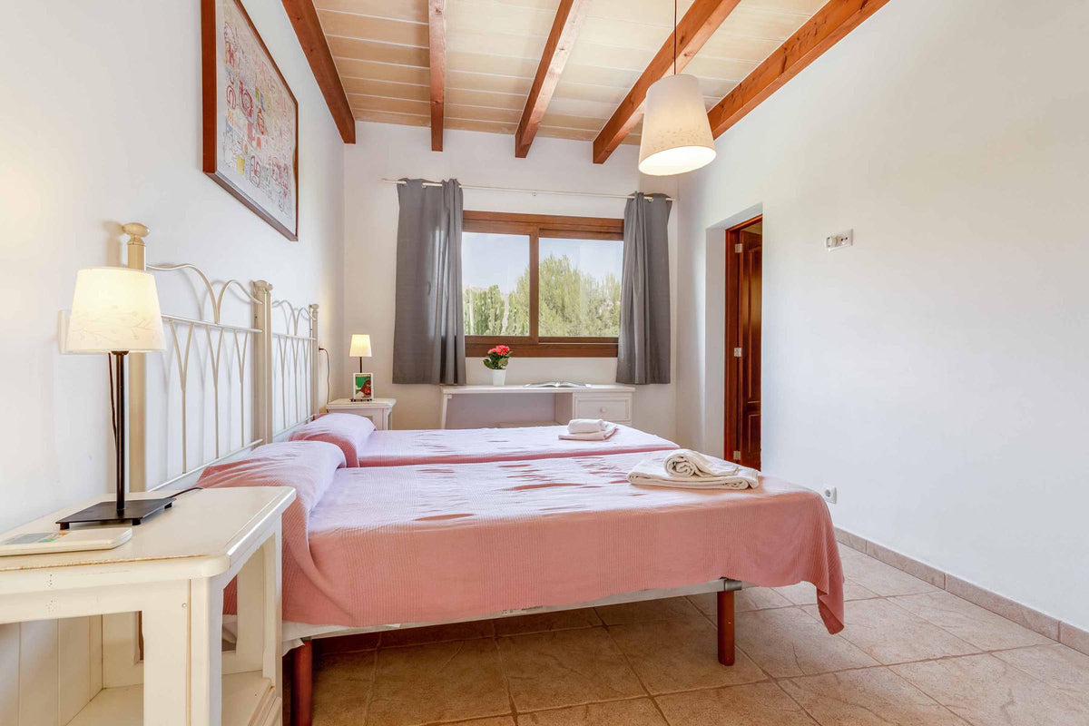 Schlafzimmer der Finca Amapola bei Cala Sant Vicenç, Mallorca
