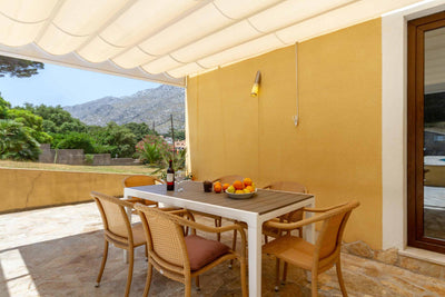 Terrasse der Finca Amapola bei Cala Sant Vicenç, Mallorca